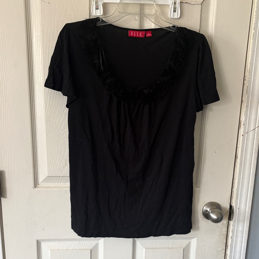 Elle SS black shirt. Size Small